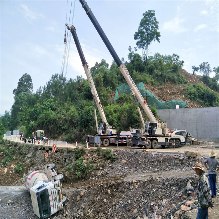 张湾汽车掉沟里叫吊车救援要多少钱