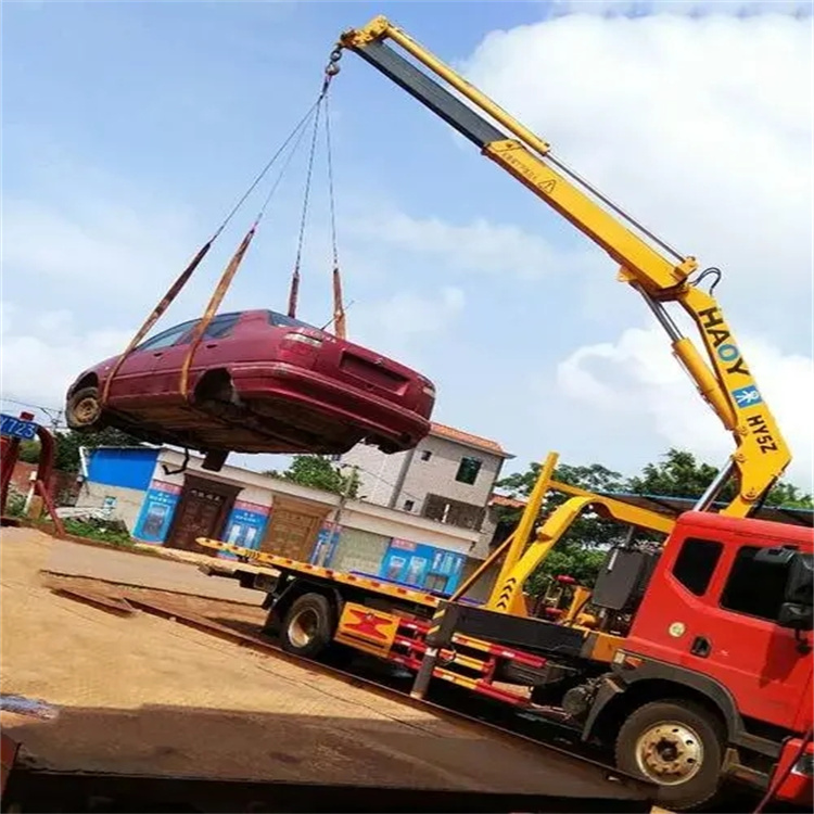 张湾吊车吊汽车的正确方法